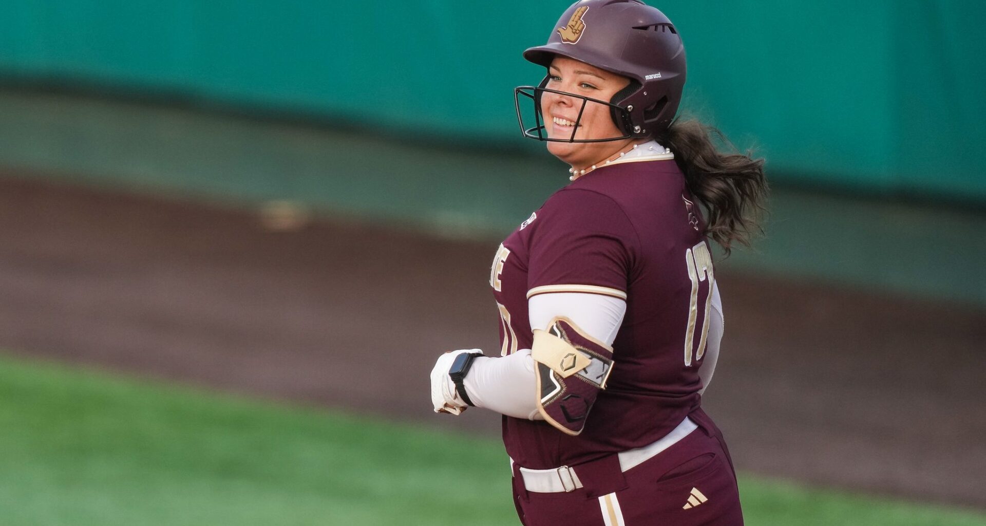 Texas State softball IF Aiyana Coleman draws bases-loaded walk
