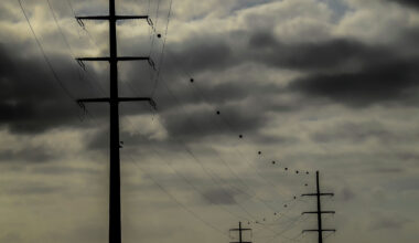 Downed power line forces shutdown of I-10 lanes in San Antonio