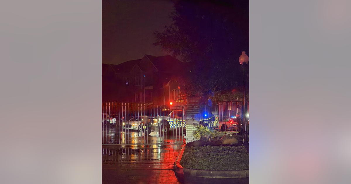 2 women found shot at north Harris County apartment complex; 1 dies at hospital