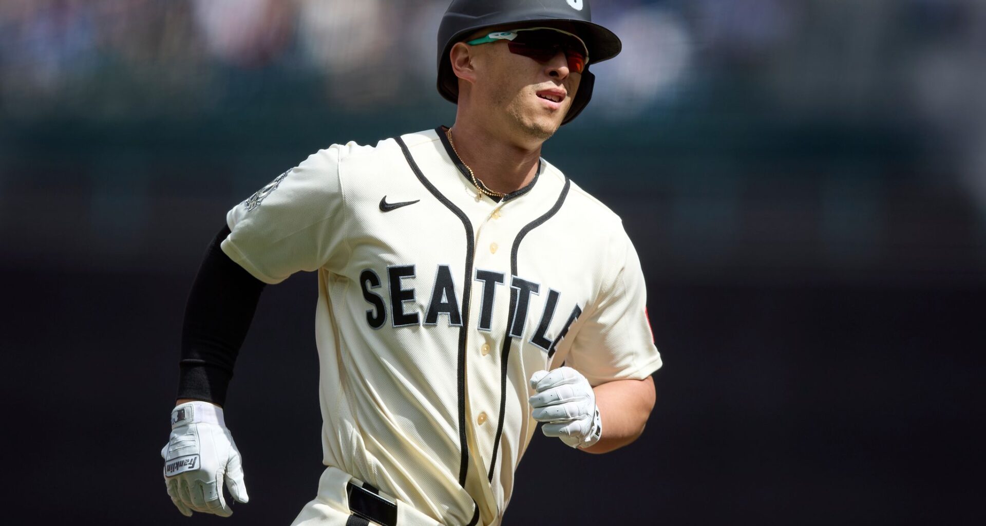 Woo goes 7 strong innings as the Mariners power past the Rangers 5-2