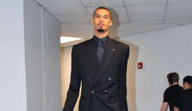 San Antonio Spurs rock matching all-black suits before Game 1