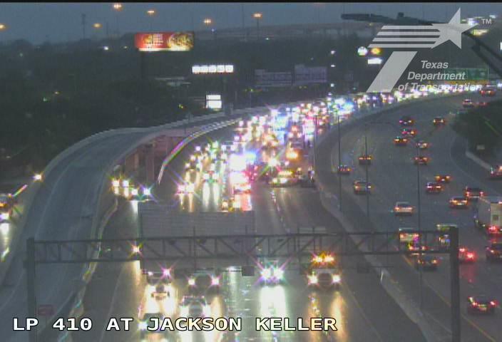 Major crash on Loop 410 in San Antonio shuts down lanes