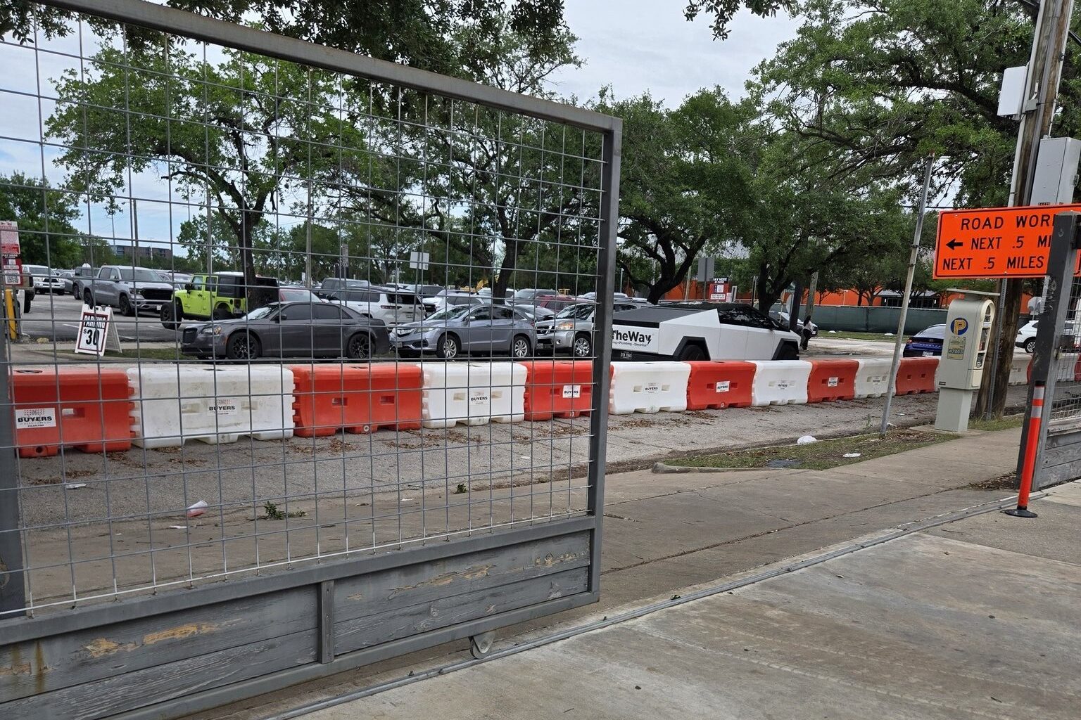 Pitmaster blames Houston barricade for plunging business