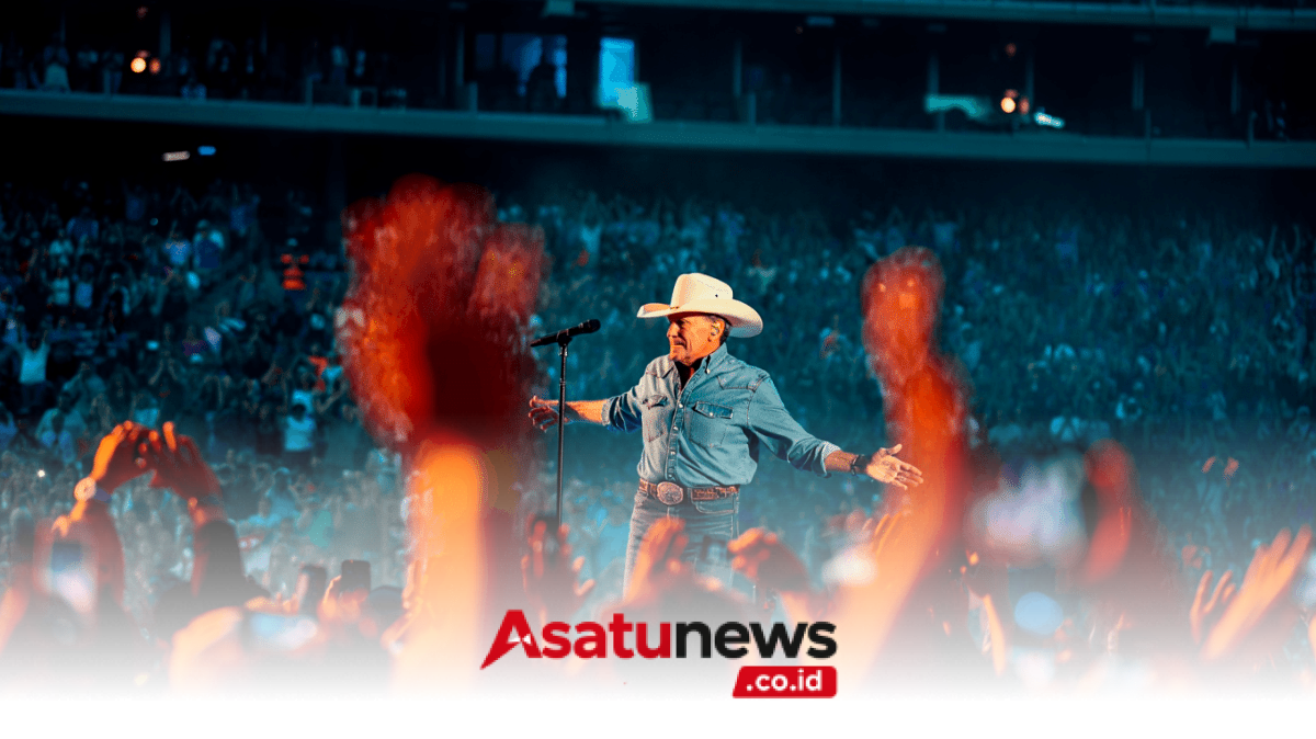 George Strait Schedules Stadium Shows and Merchandise Sale in Lubbock