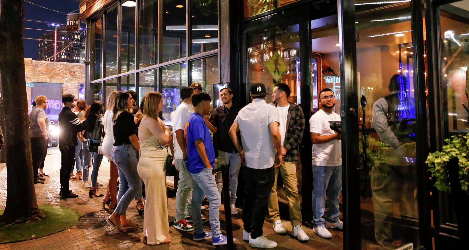 Flock and Fresh is the newest restaurant idea from Wan Kim, a Korean businessman and the CEO of Dallas-based Smoothie King. 