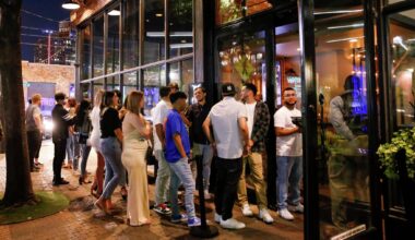 Flock and Fresh is the newest restaurant idea from Wan Kim, a Korean businessman and the CEO of Dallas-based Smoothie King. 