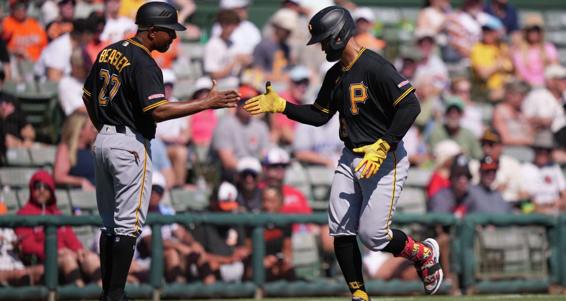 Former Rangers assistant Tony Beasley returns to Texas with Pirates