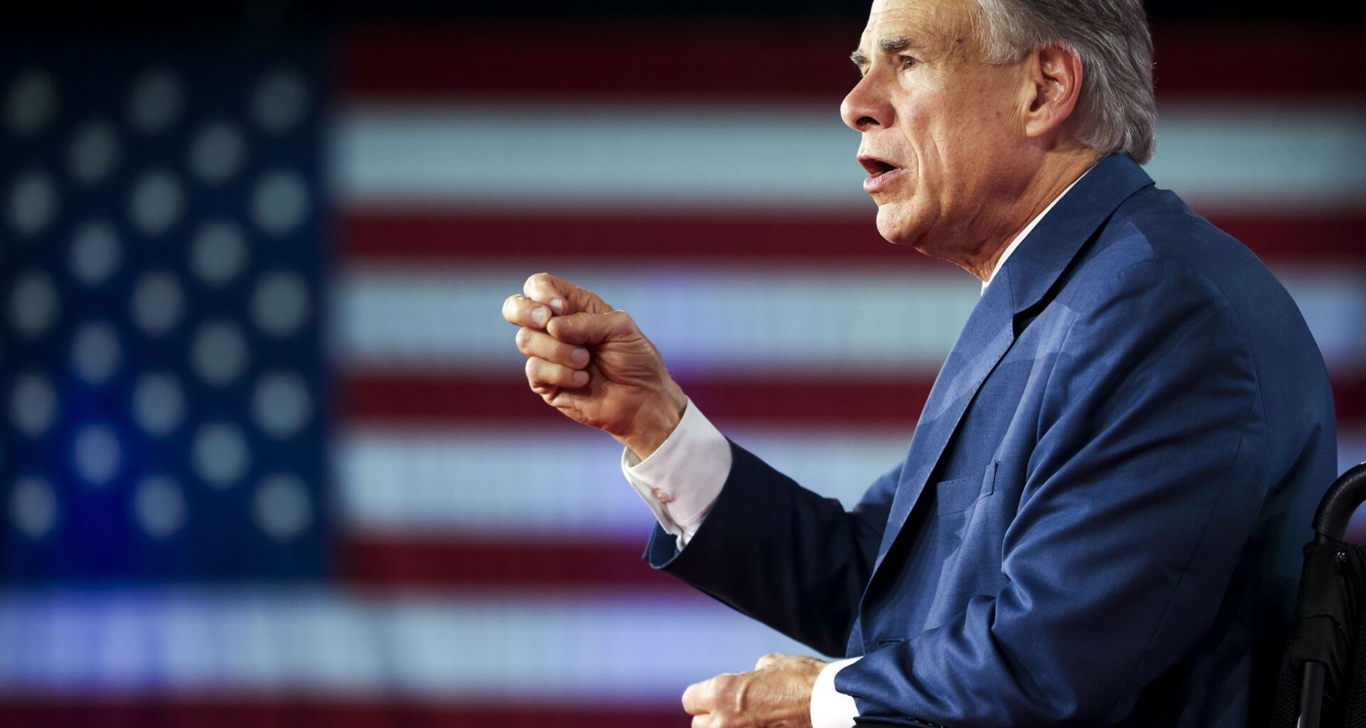 Gov. Abbott misfires in going after Dallas police over immigration