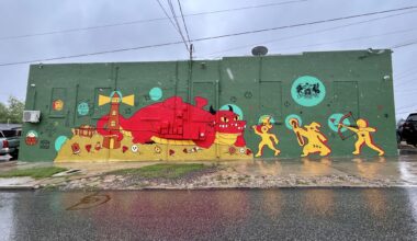 A mural on the side of Drop Dice Tavern.