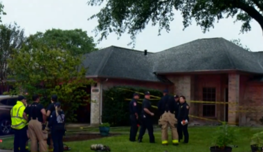 Two home explosions on same San Antonio block injure 5
