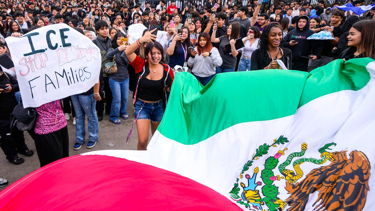 Houston changes ordinance limiting cooperation with ICE after pressure from governor