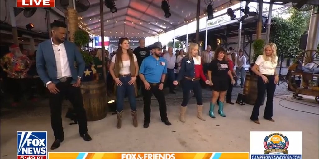 'Fox & Friends' hosts learn country line dancing in Houston