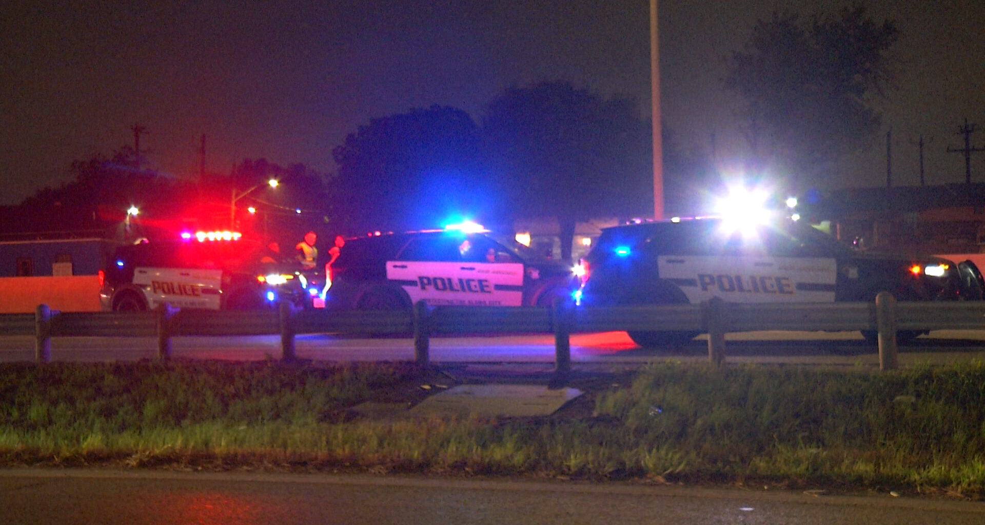Deadly crash involving 18-wheeler on I-35 in San Antonio