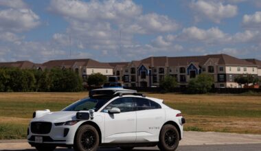 Waymo service still paused after floodwaters wash away robotaxi