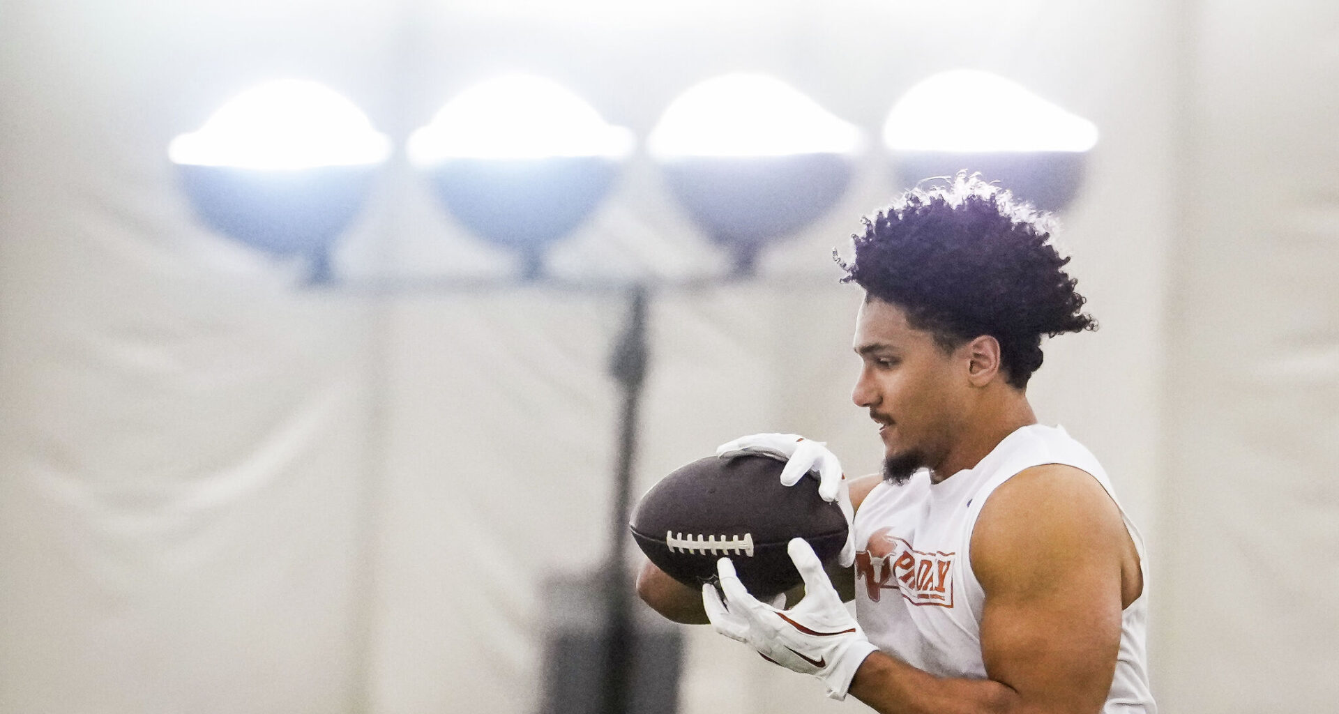 Texas LB goes in 4th round of 2026 NFL Draft to Dolphins