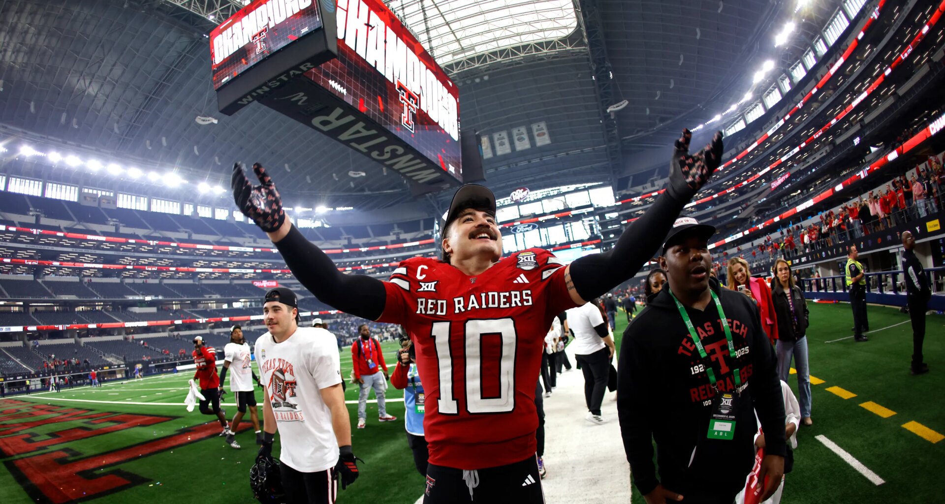 Photos of Miami's new linebacker