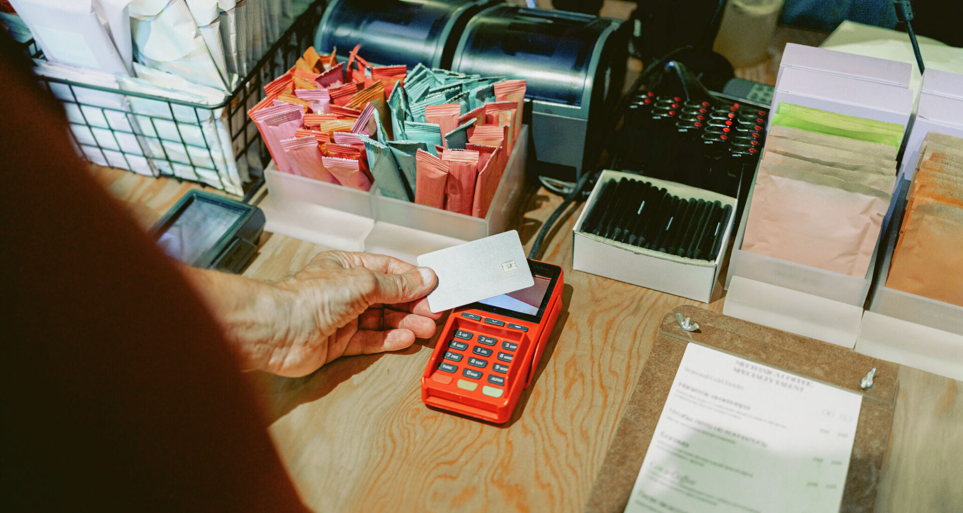 'Ghost tapping' scammers target tap-to-pay customers