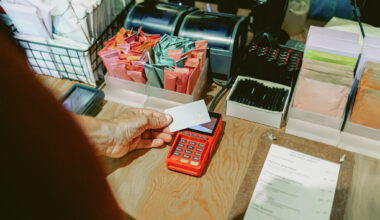 'Ghost tapping' scammers target tap-to-pay customers
