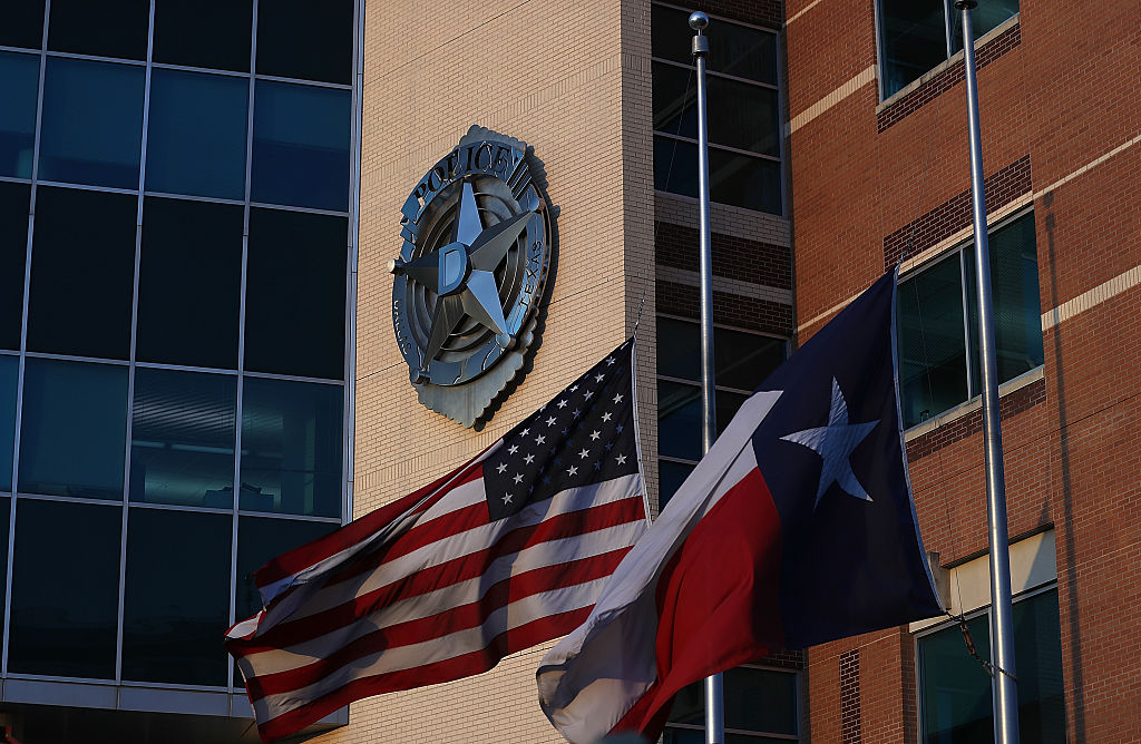 Dallas police sergeant sentenced for selling stolen guns to pawn shop