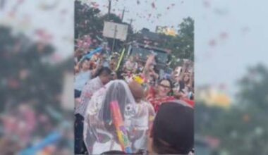 Couple ties the knot during Fiesta Flambeau Parade in downtown San Antonio
