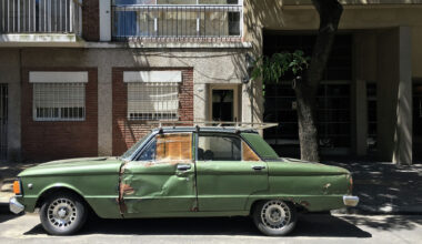 Can a broken-down car be towed from a driveway in Texas?