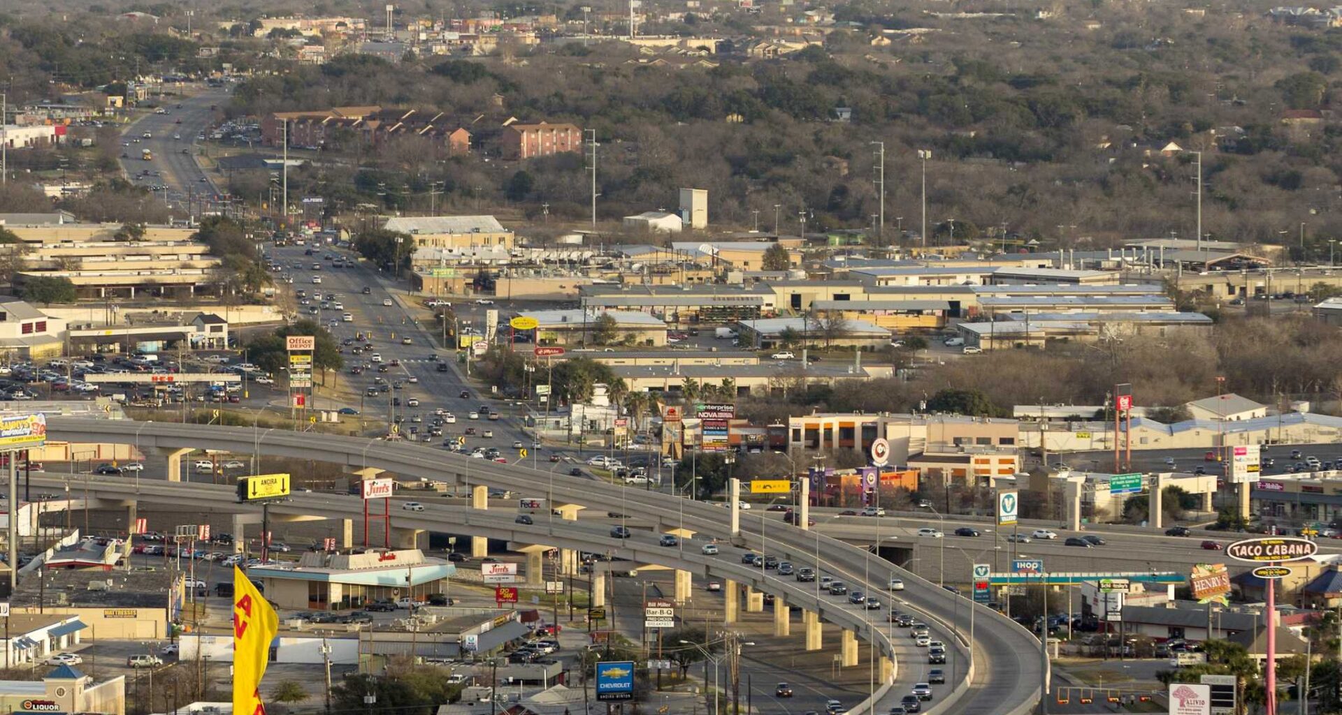 Major crash on San Antonio flyover ramp near Leon Valley sparks delays