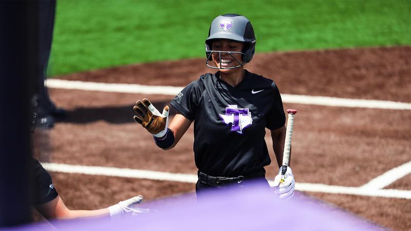 Texans head to Lubbock for final midweek showdown against No. 3 Texas Tech