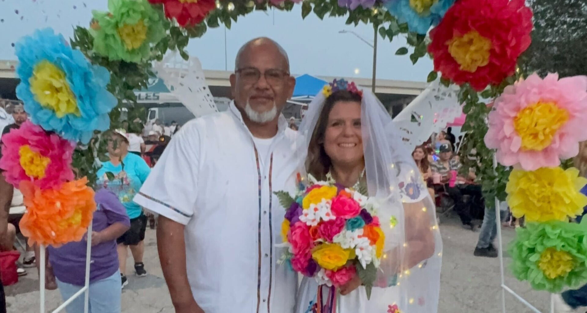 San Antonio couple marries at Fiesta Flambeau Parade
