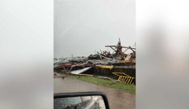 Reports of destructive tornado near Mineral Wells, Texas