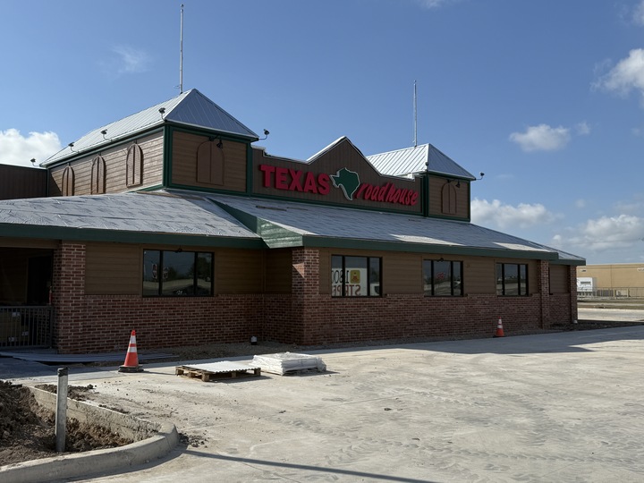 What water restriction is Texas Roadhouse enforcing beyond San Antonio? The restaurant is no longer serving complimentary water in Florida amid a 2026 drought.