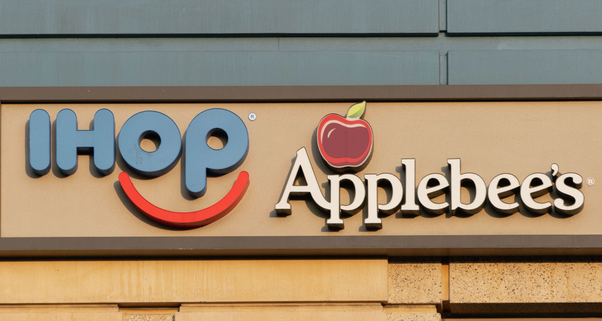 Texas franchisees allege Applebee's breached contract