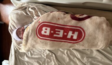 Texas couple welcomes newborn with cozy version of H-E-B tortilla