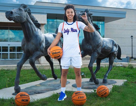 UTA Women’s Basketball Signs Ahniyah Bennett
