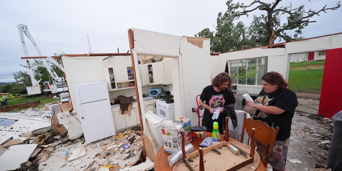 Texas tornado leaves 5 injured, damages buildings and homes