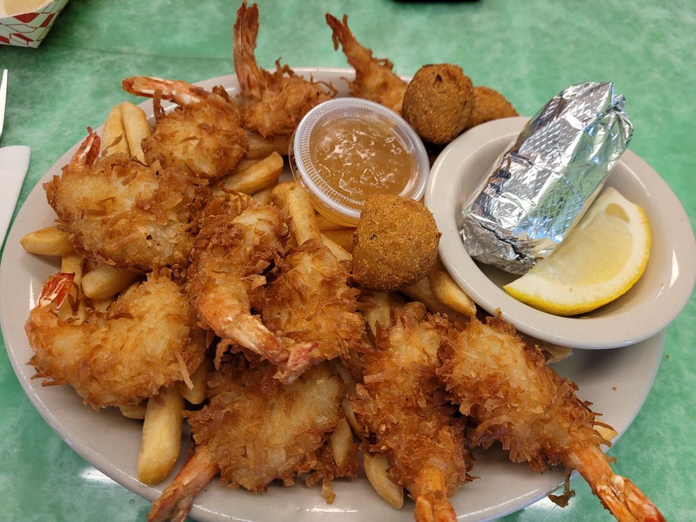 After 10 years of fried fish in its home on San Antonio's Westside, The Lighthouse Seafood is moving home after a short closure.