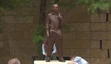 Bronze statue honoring former Mayor Phil Hardberger unveiled at San Antonio park