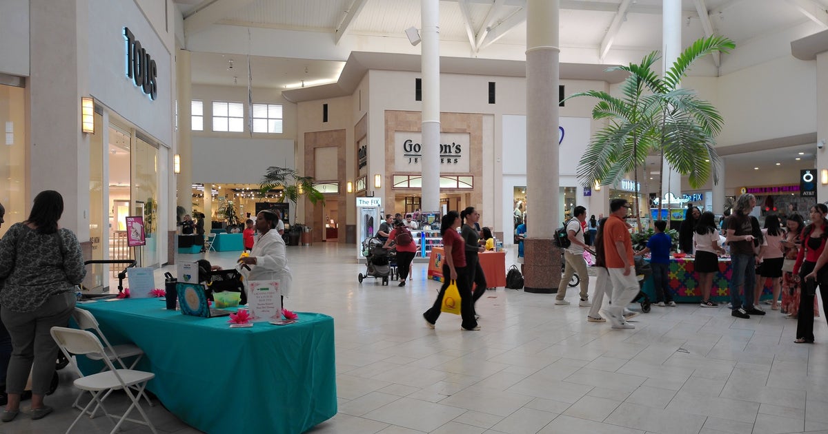 Willowbrook Mall enforcing temporary 'youth curfew'