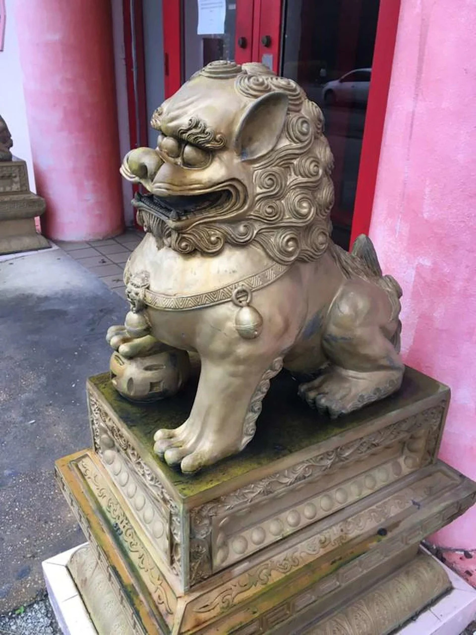 A lion statue outside of King's Palace. (Chuck Blount / Staff)