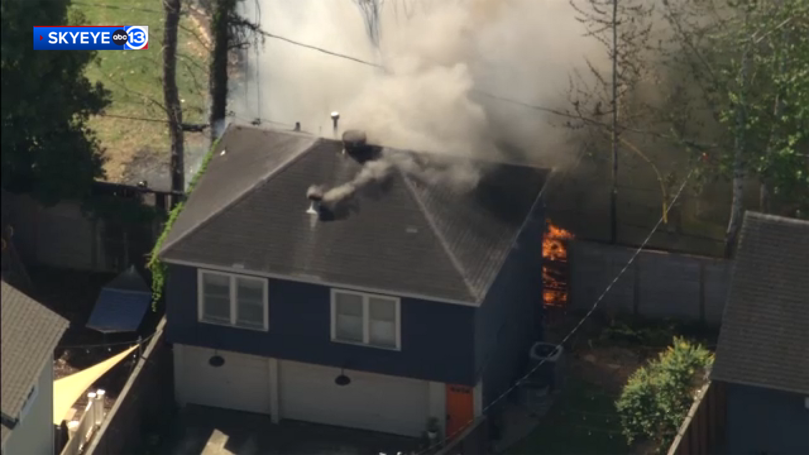 SkyEye shows HFD firefighters responding to house fire in Heights area