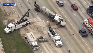 I-610 East Loop northbound lanes at I-10 East Freeway reopened after overturned big rig, TranStar shows
