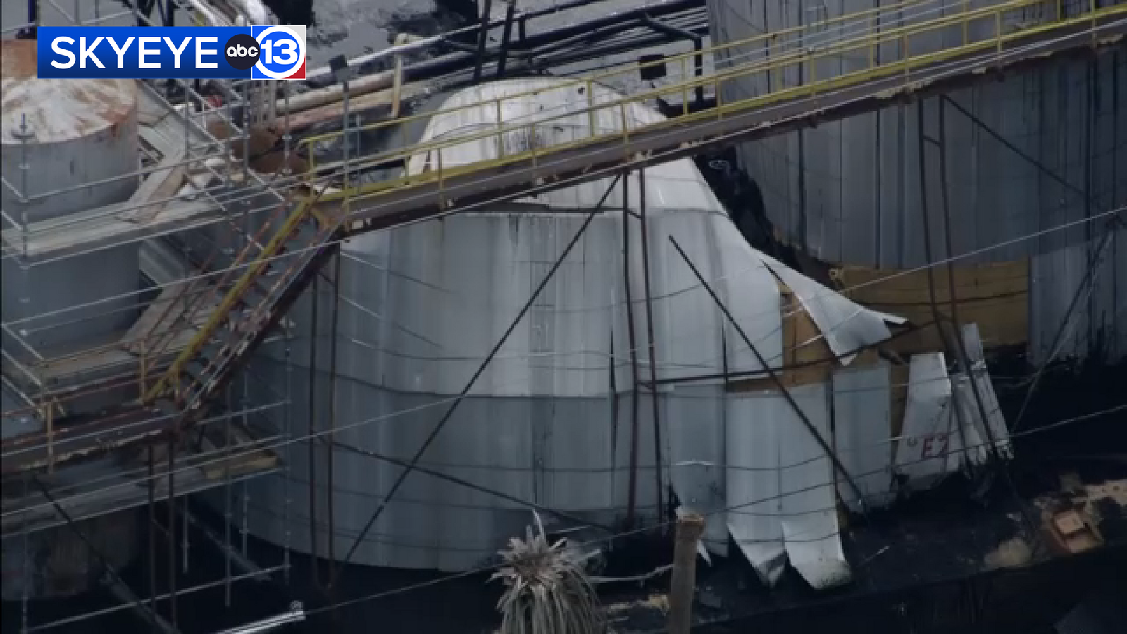 Emergency crews responding to incident at South Houston industrial facility, SkyEye13 shows