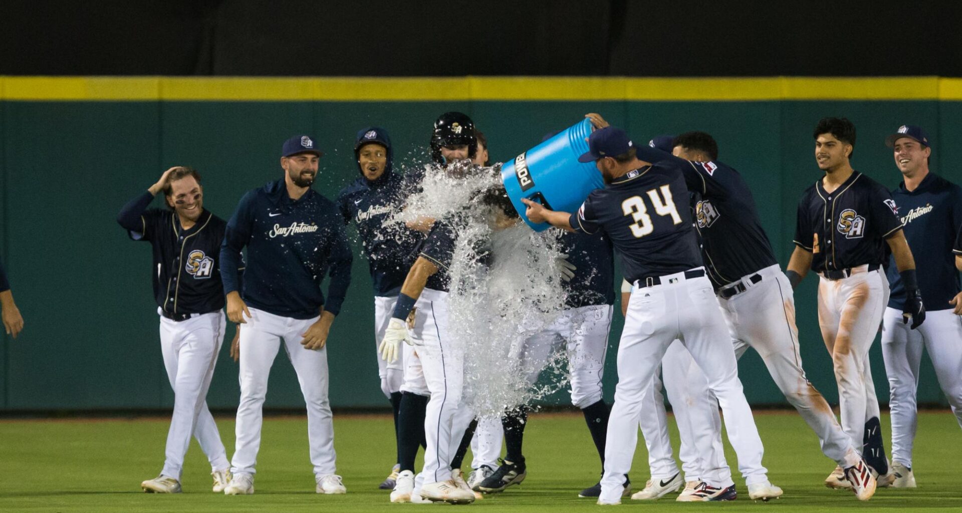 Missions walk off Hooks to avoid series sweep