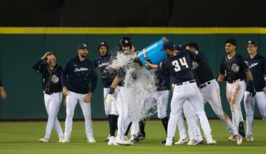 Missions walk off Hooks to avoid series sweep