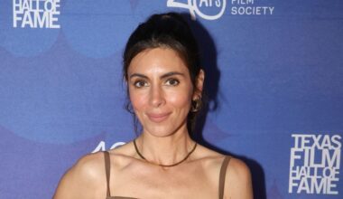 The National Desk dark theme brand icon