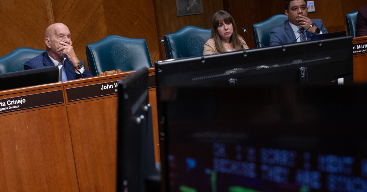 Houston to reconsider ICE ordinance amid state funding threat