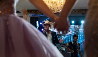 Bobby Pulido brings congressional campaign to quinceañeras