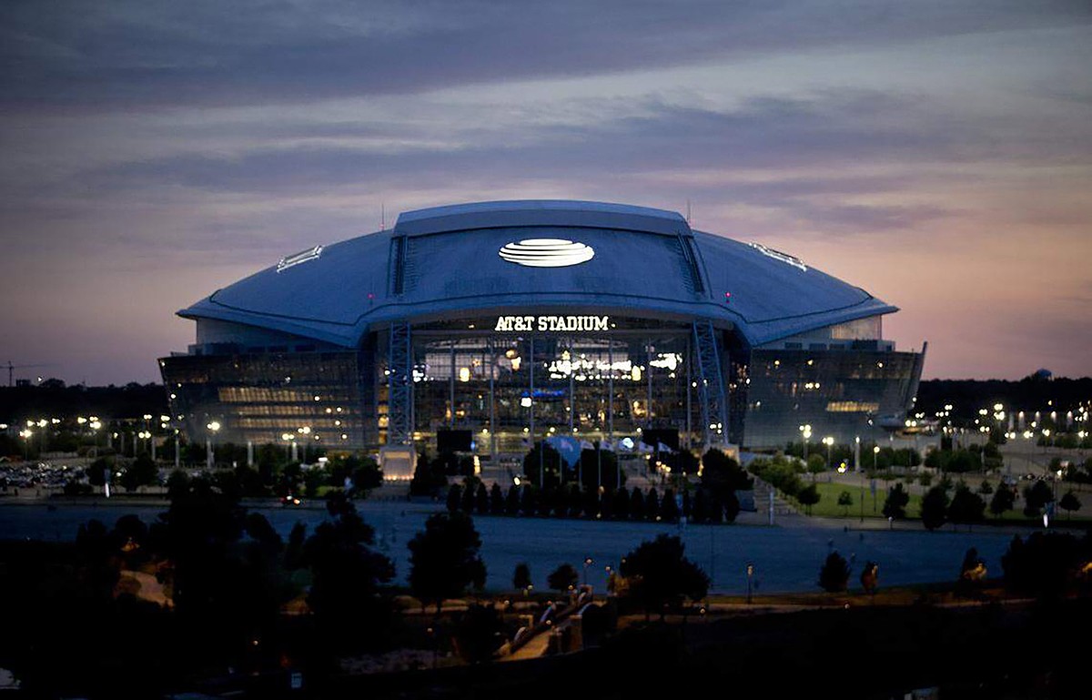Mac Engel: Leadership failed citizens with sweetheart deal for Cowboys