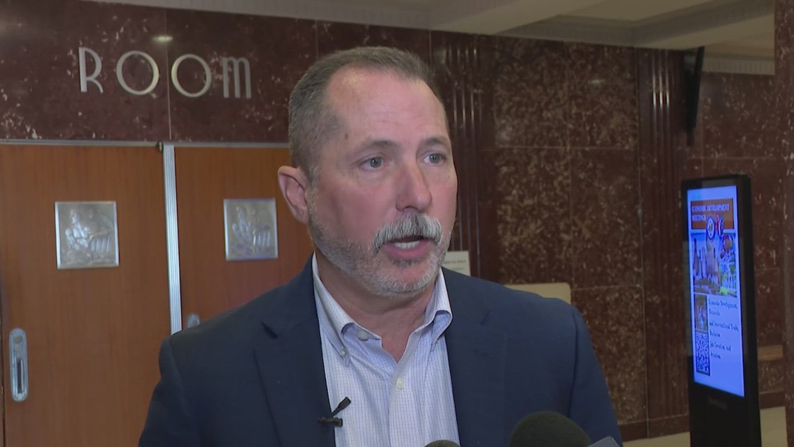 Reactions flow in on Houston's new ordinance limiting when HPD can call ICE