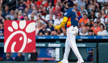 CLANG! Isaac Paredes drills the Chick-fil-A Foul Pole to score free chicken for Houston
