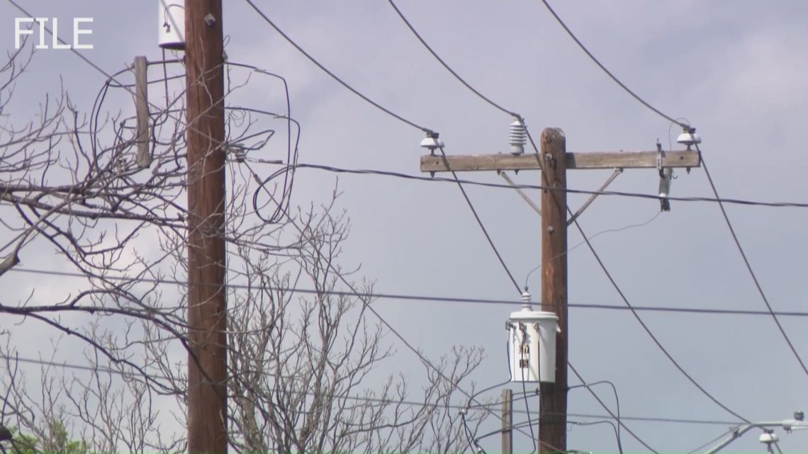 OUTAGE MAP: Nearly 3,000 without power in San Antonio amid heavy rains Monday night